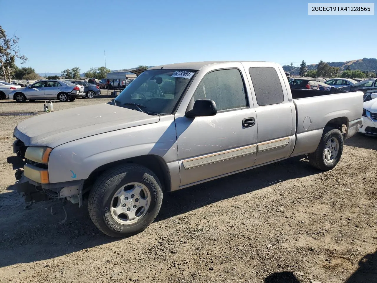 2004 Chevrolet Silverado C1500 VIN: 2GCEC19TX41228565 Lot: 67532654