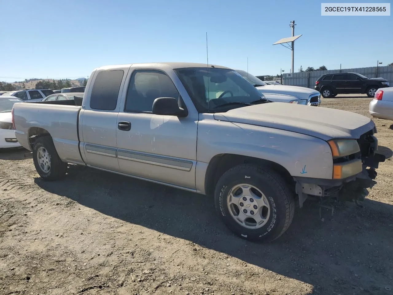 2004 Chevrolet Silverado C1500 VIN: 2GCEC19TX41228565 Lot: 67532654