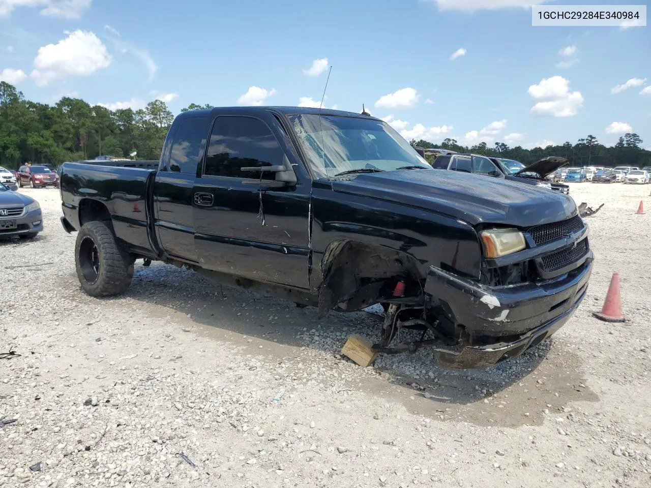 2004 Chevrolet Silverado C2500 Heavy Duty VIN: 1GCHC29284E340984 Lot: 70820154