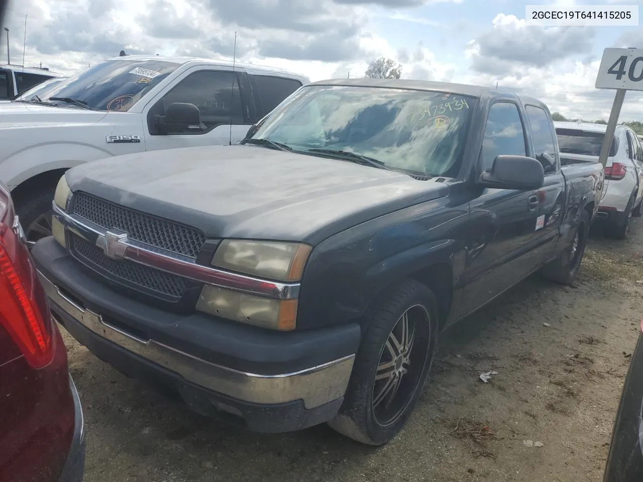 2004 Chevrolet Silverado C1500 VIN: 2GCEC19T641415205 Lot: 73973934