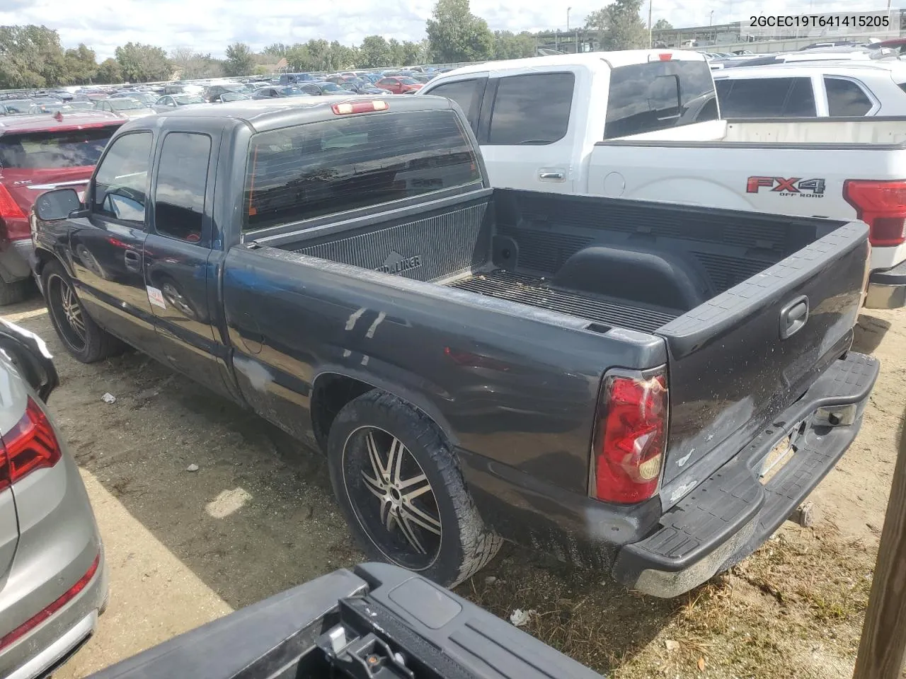 2004 Chevrolet Silverado C1500 VIN: 2GCEC19T641415205 Lot: 73973934