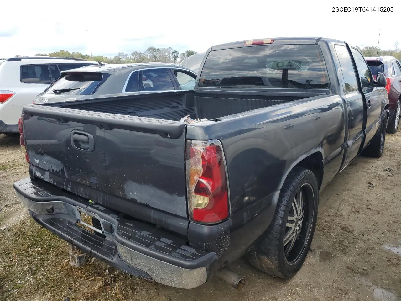 2004 Chevrolet Silverado C1500 VIN: 2GCEC19T641415205 Lot: 73973934