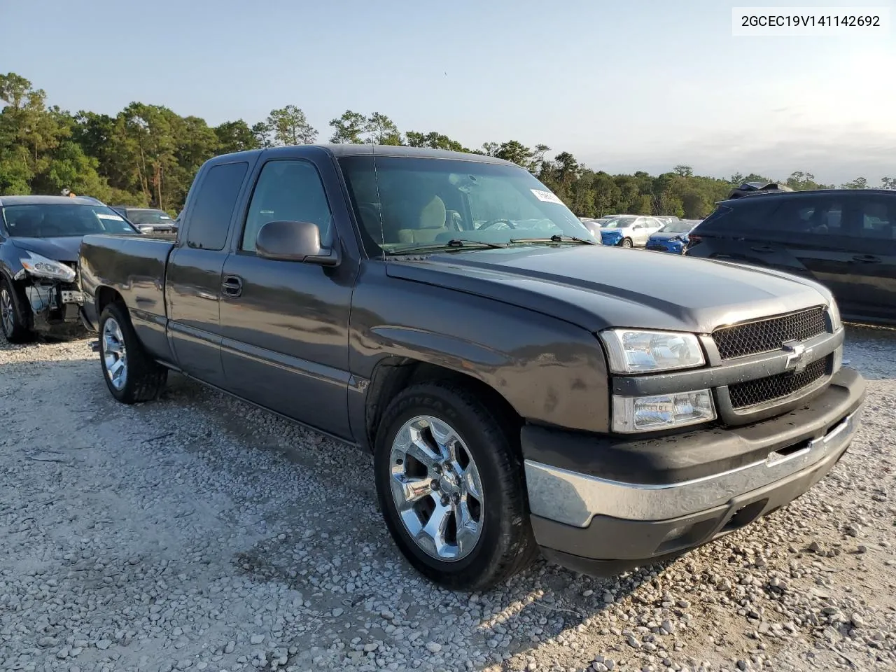 2004 Chevrolet Silverado C1500 VIN: 2GCEC19V141142692 Lot: 75953574