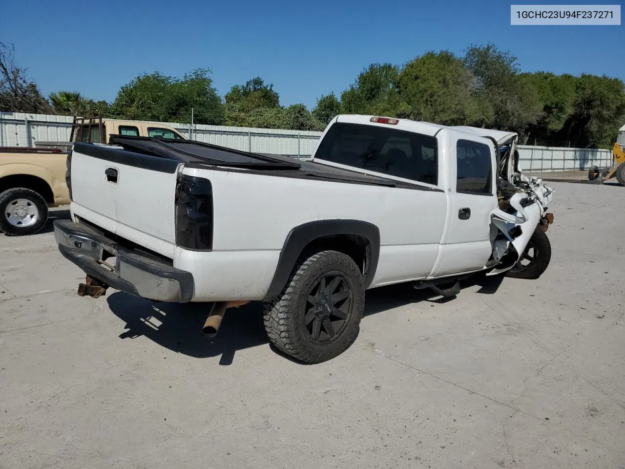 2004 Chevrolet Silverado C2500 Heavy Duty VIN: 1GCHC23U94F237271 Lot: 76339094