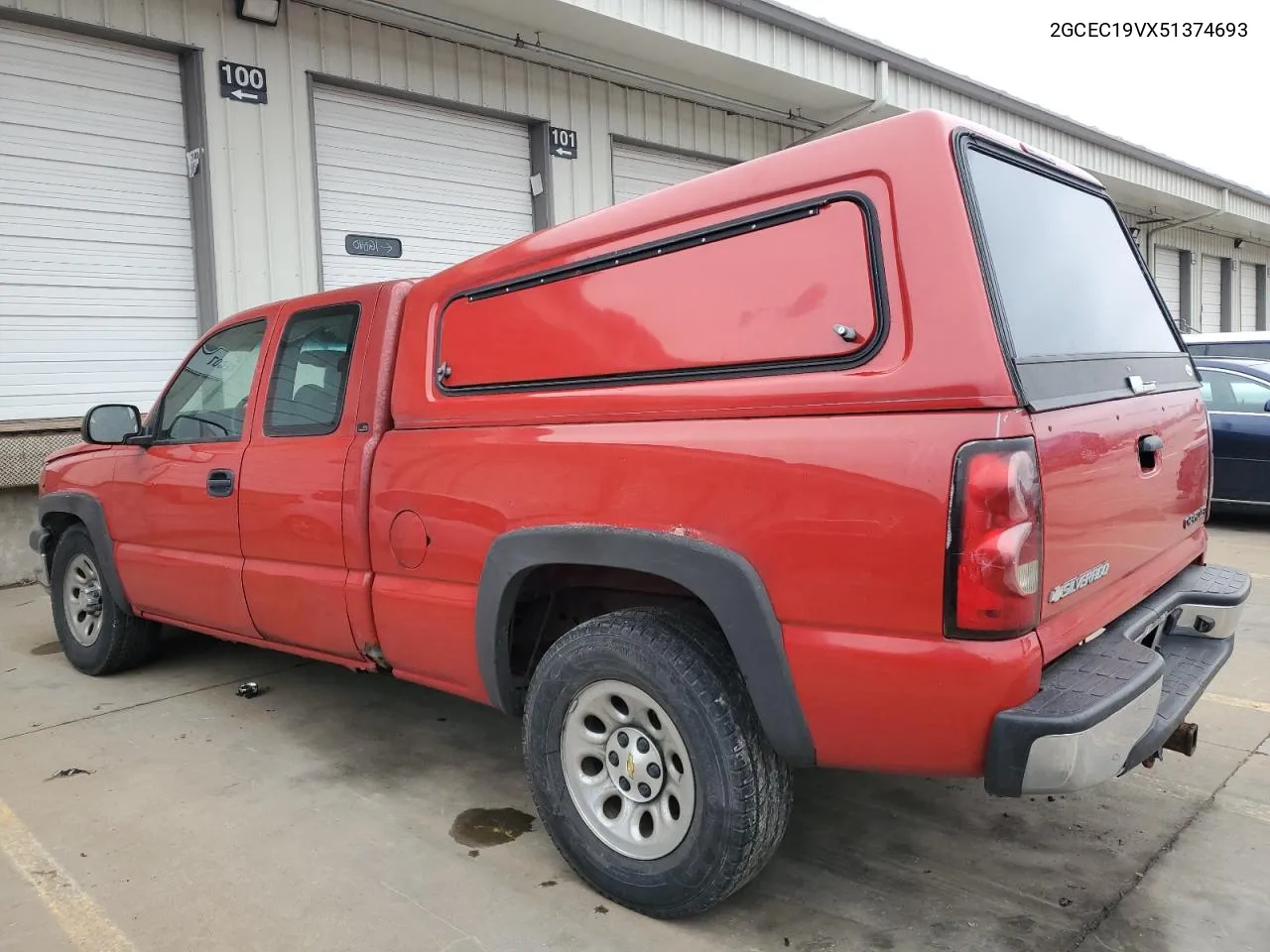 2005 Chevrolet Silverado C1500 VIN: 2GCEC19VX51374693 Lot: 44377964