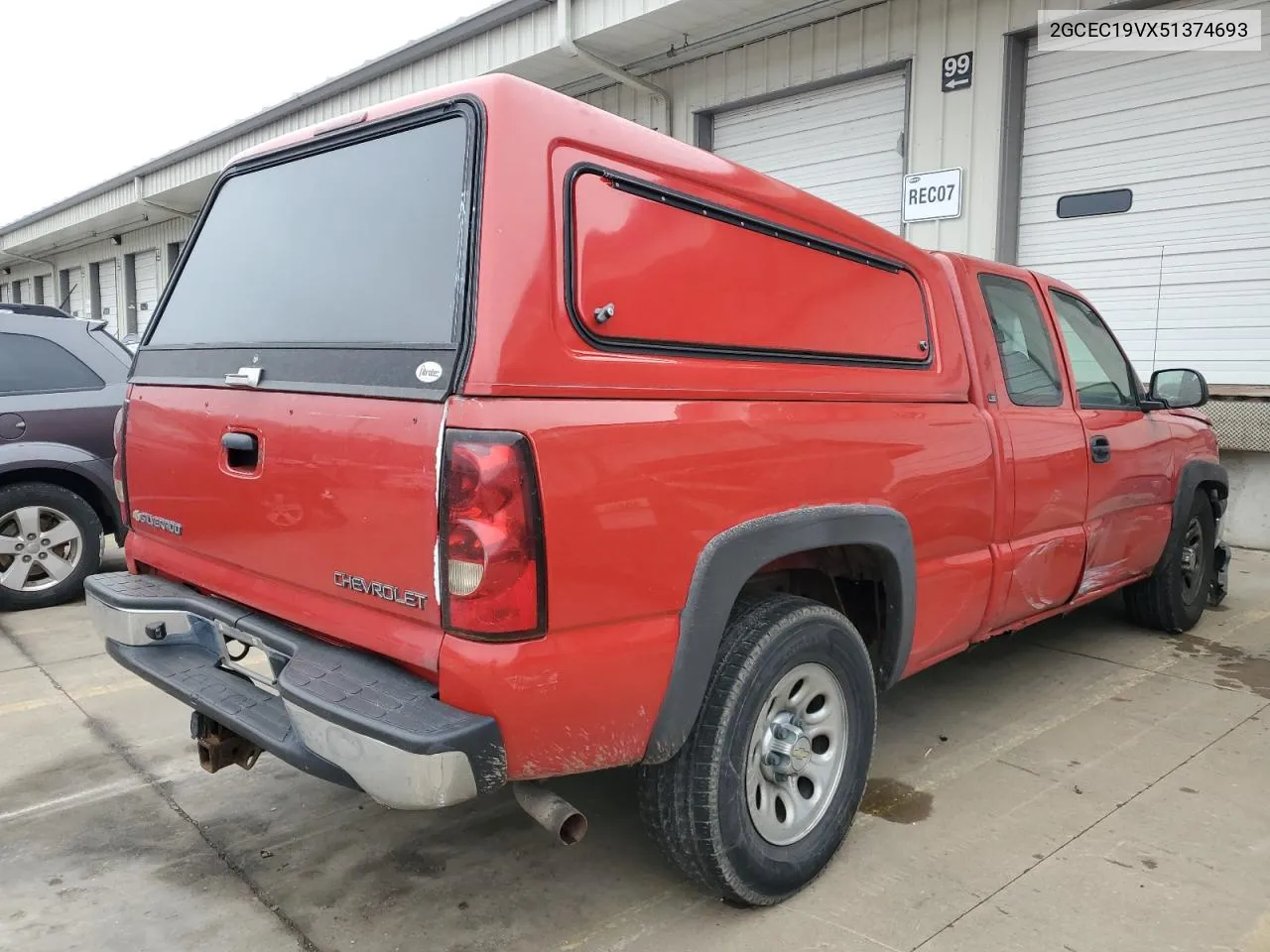 2005 Chevrolet Silverado C1500 VIN: 2GCEC19VX51374693 Lot: 44377964