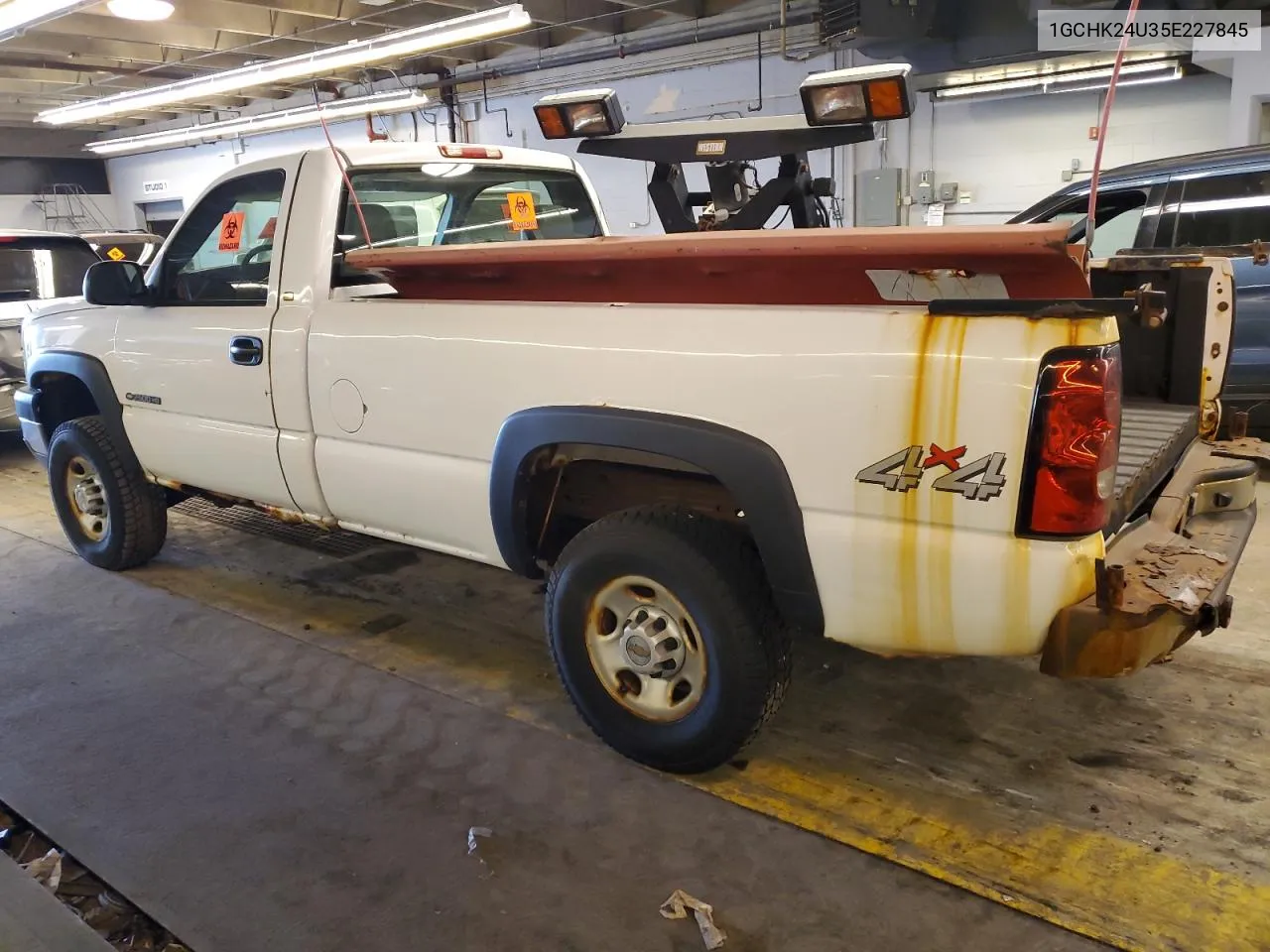 2005 Chevrolet Silverado K2500 Heavy Duty VIN: 1GCHK24U35E227845 Lot: 50106424