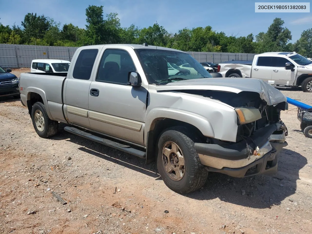 2005 Chevrolet Silverado K1500 VIN: 2GCEK19B051382083 Lot: 61082634