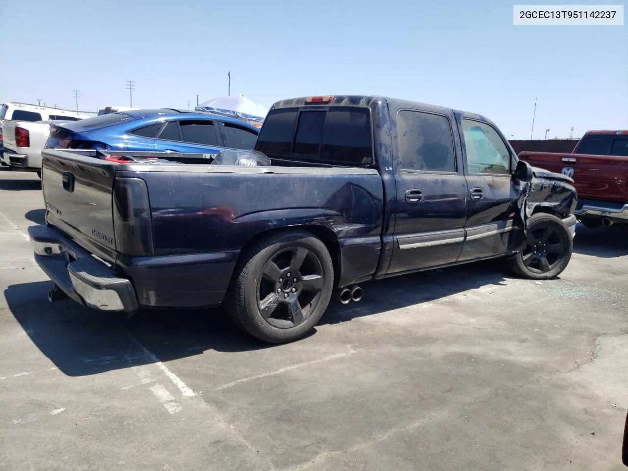 2005 Chevrolet Silverado C1500 VIN: 2GCEC13T951142237 Lot: 64557564