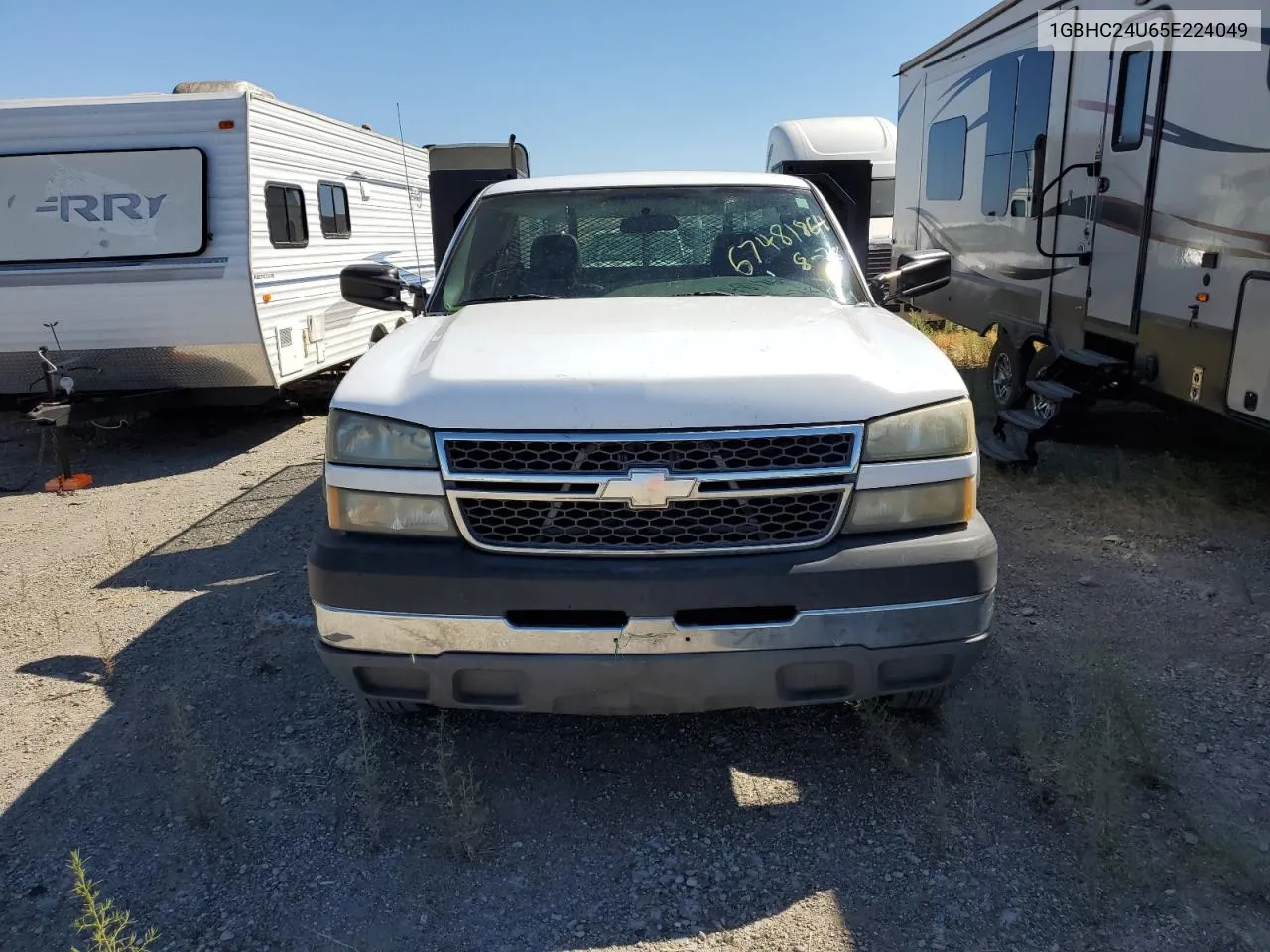 2005 Chevrolet Silverado C2500 Heavy Duty VIN: 1GBHC24U65E224049 Lot: 67481864