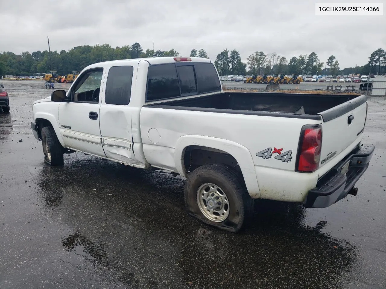 2005 Chevrolet Silverado K2500 Heavy Duty VIN: 1GCHK29U25E144366 Lot: 68794354