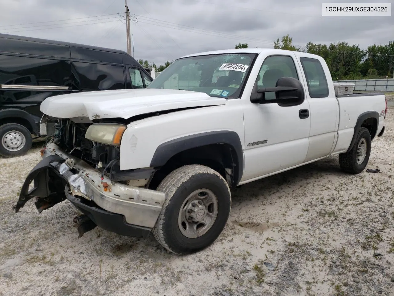 2005 Chevrolet Silverado K2500 Heavy Duty VIN: 1GCHK29UX5E304526 Lot: 68863284