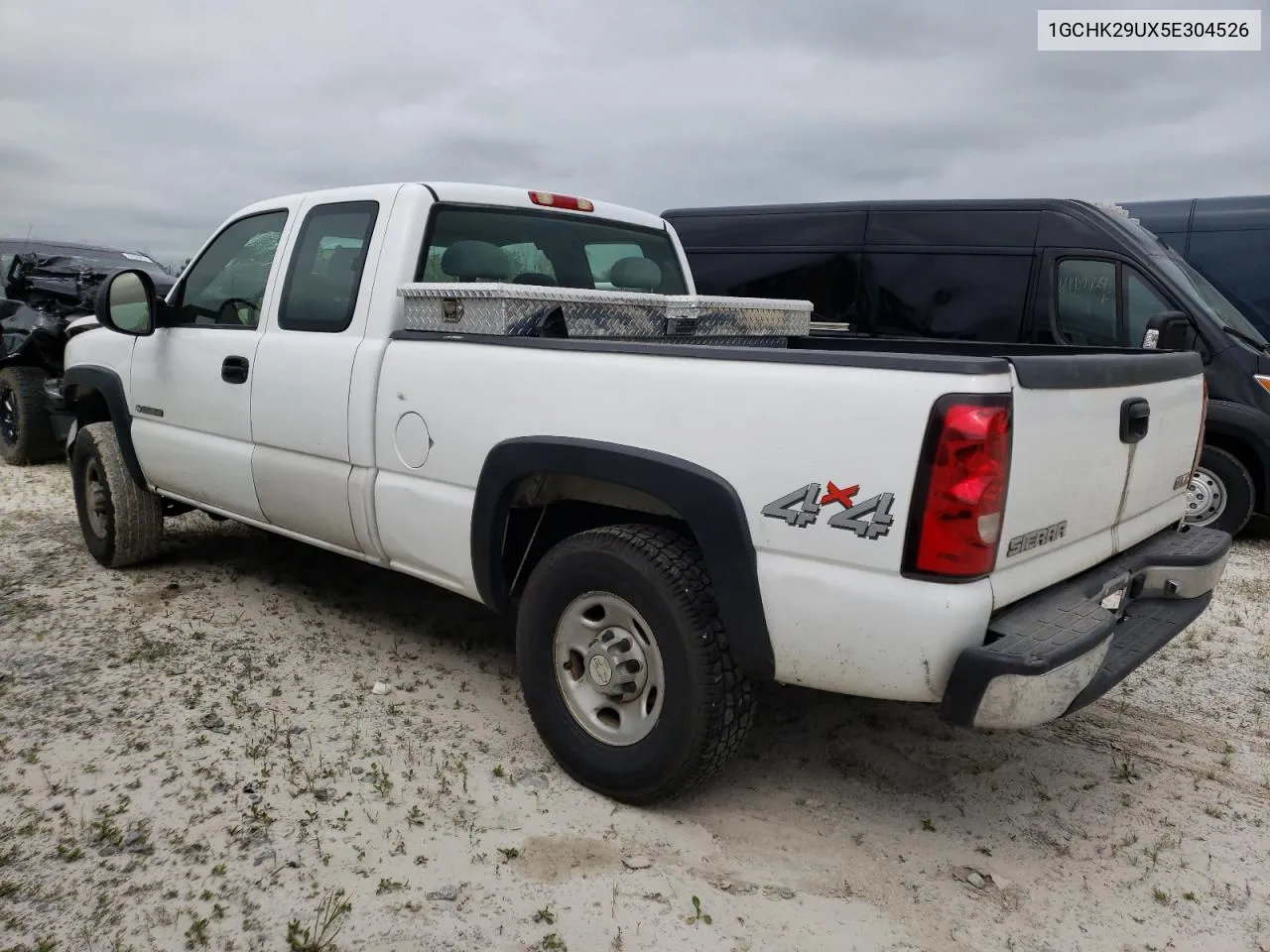 2005 Chevrolet Silverado K2500 Heavy Duty VIN: 1GCHK29UX5E304526 Lot: 68863284