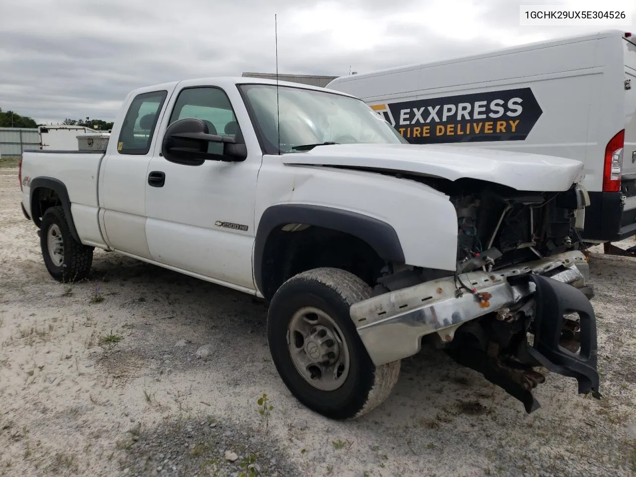 2005 Chevrolet Silverado K2500 Heavy Duty VIN: 1GCHK29UX5E304526 Lot: 68863284