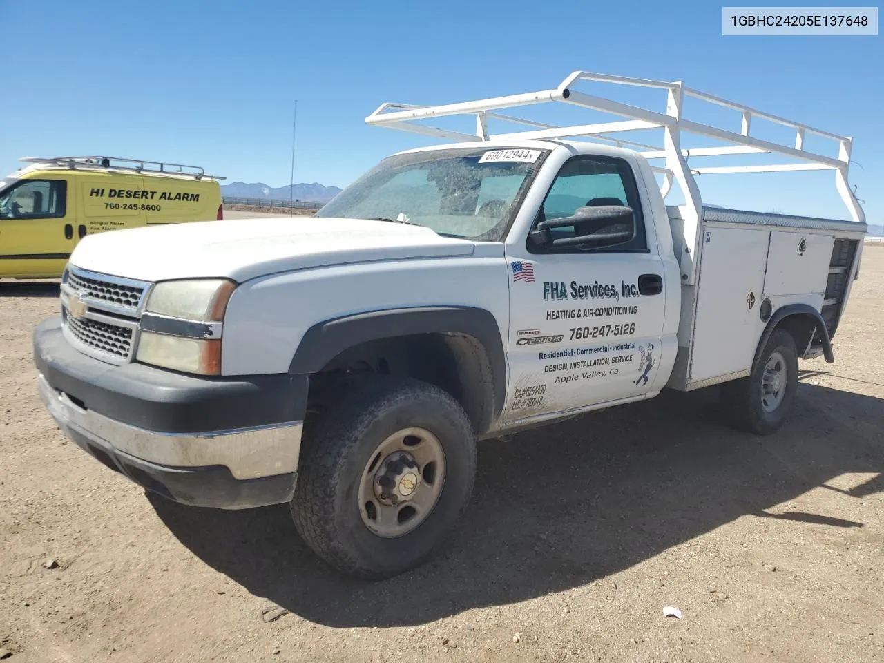 2005 Chevrolet Silverado C2500 Heavy Duty VIN: 1GBHC24205E137648 Lot: 69012944