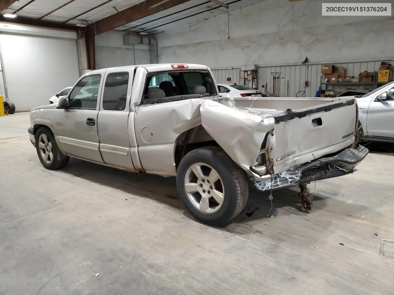 2005 Chevrolet Silverado C1500 VIN: 2GCEC19V151376204 Lot: 69990934