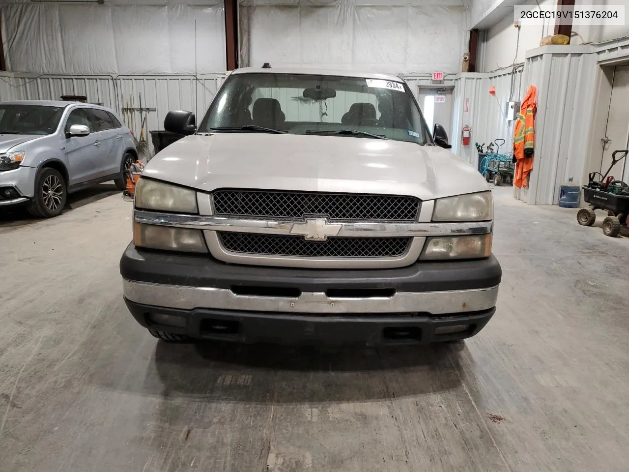 2005 Chevrolet Silverado C1500 VIN: 2GCEC19V151376204 Lot: 69990934