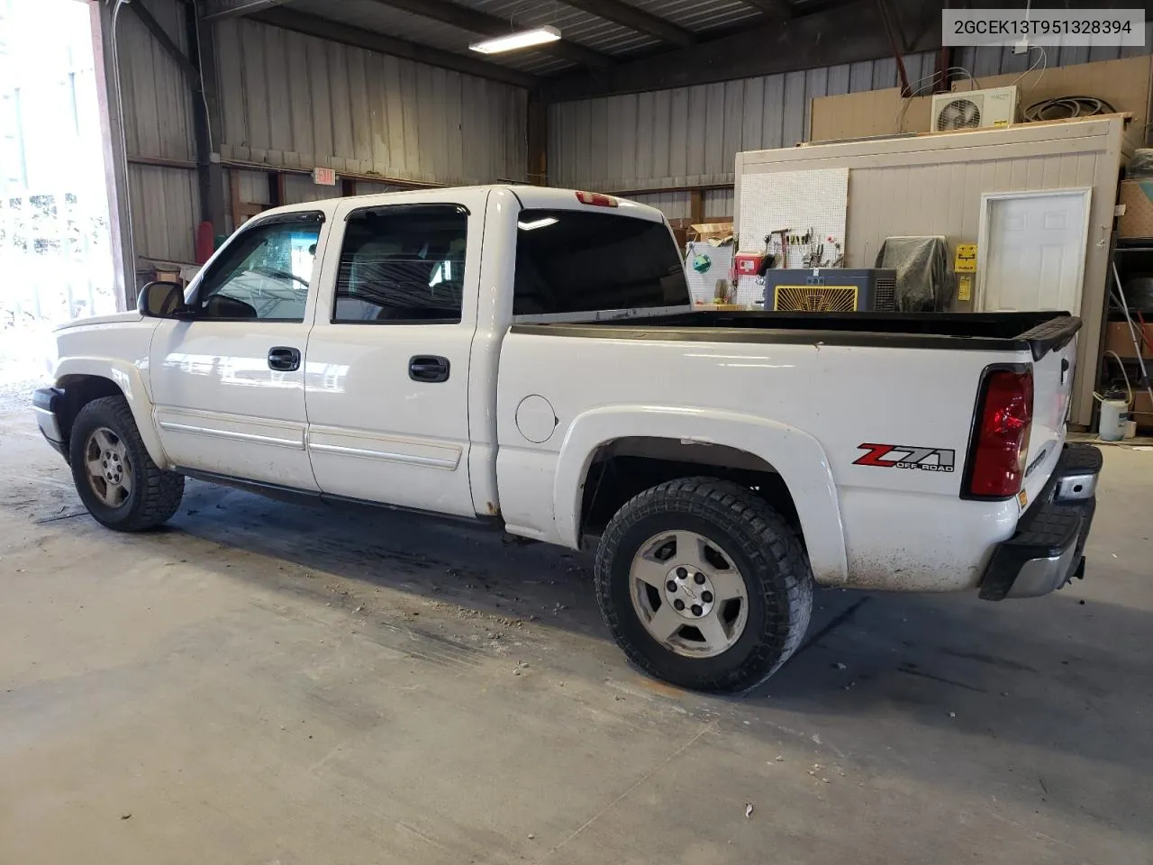 2005 Chevrolet Silverado K1500 VIN: 2GCEK13T951328394 Lot: 70064024