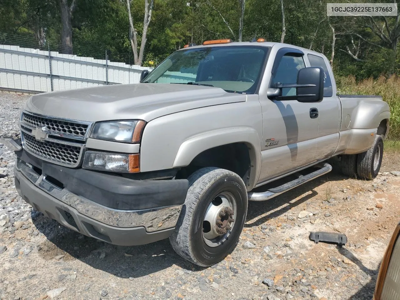 1GCJC39225E137663 2005 Chevrolet Silverado C3500