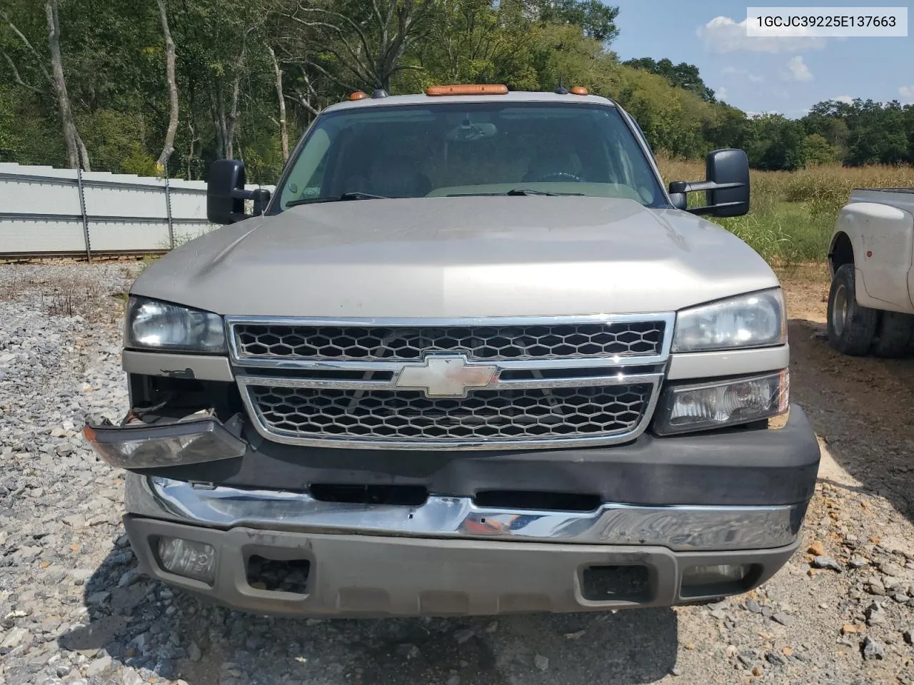 1GCJC39225E137663 2005 Chevrolet Silverado C3500