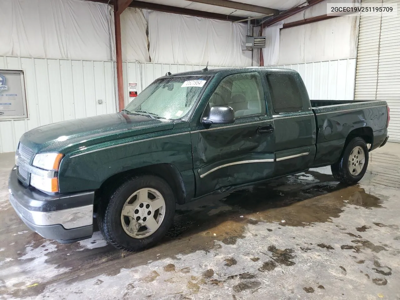 2005 Chevrolet Silverado C1500 VIN: 2GCEC19V251195709 Lot: 70521954