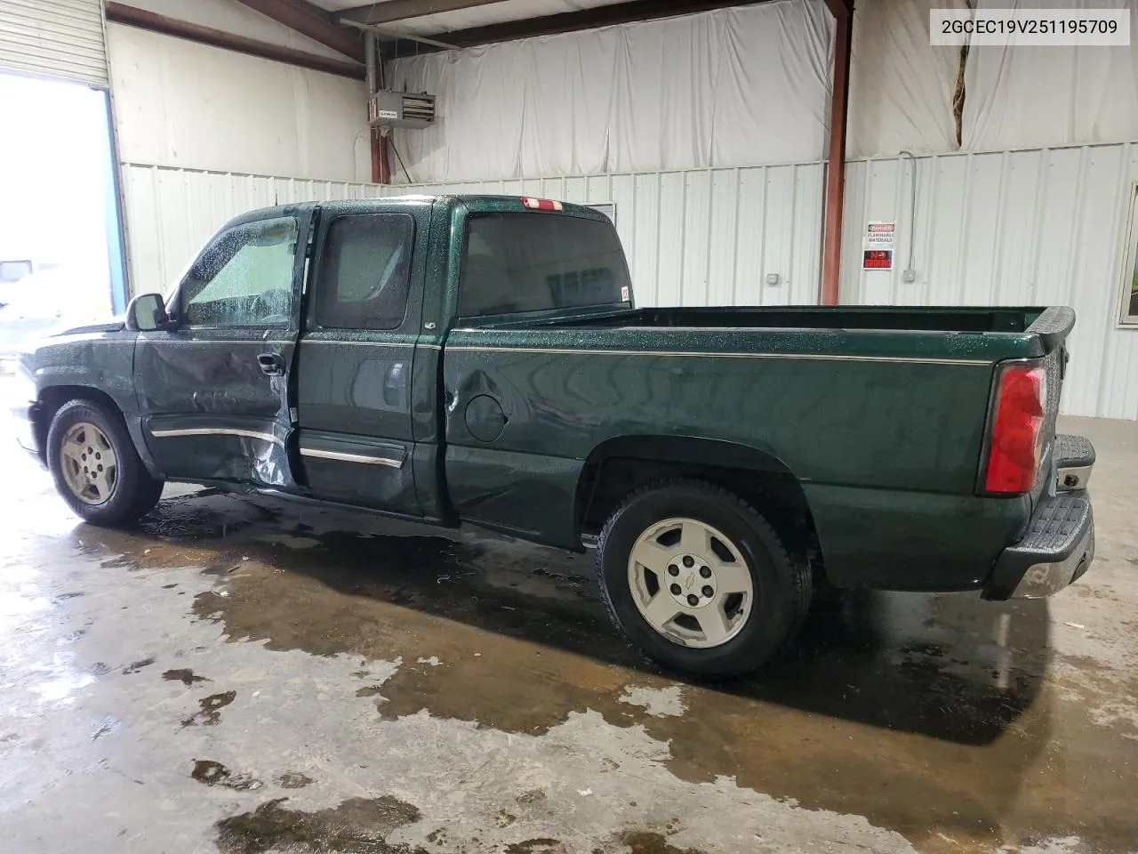 2005 Chevrolet Silverado C1500 VIN: 2GCEC19V251195709 Lot: 70521954