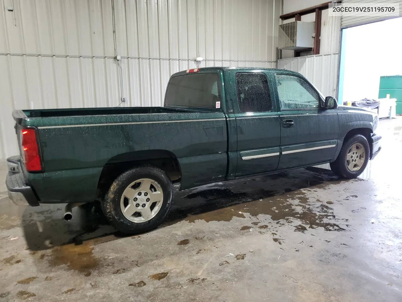 2005 Chevrolet Silverado C1500 VIN: 2GCEC19V251195709 Lot: 70521954