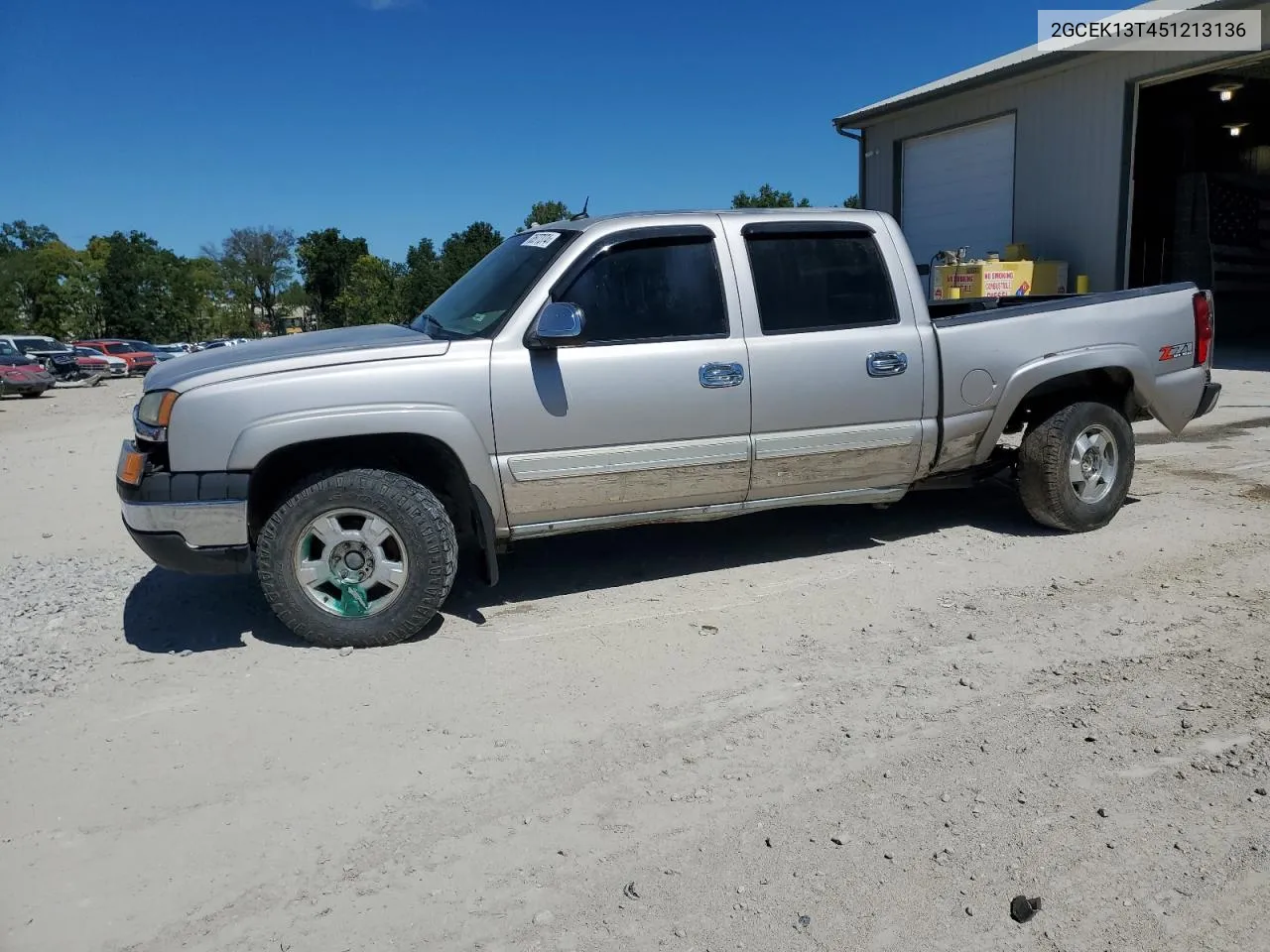 2005 Chevrolet Silverado K1500 VIN: 2GCEK13T451213136 Lot: 70577374