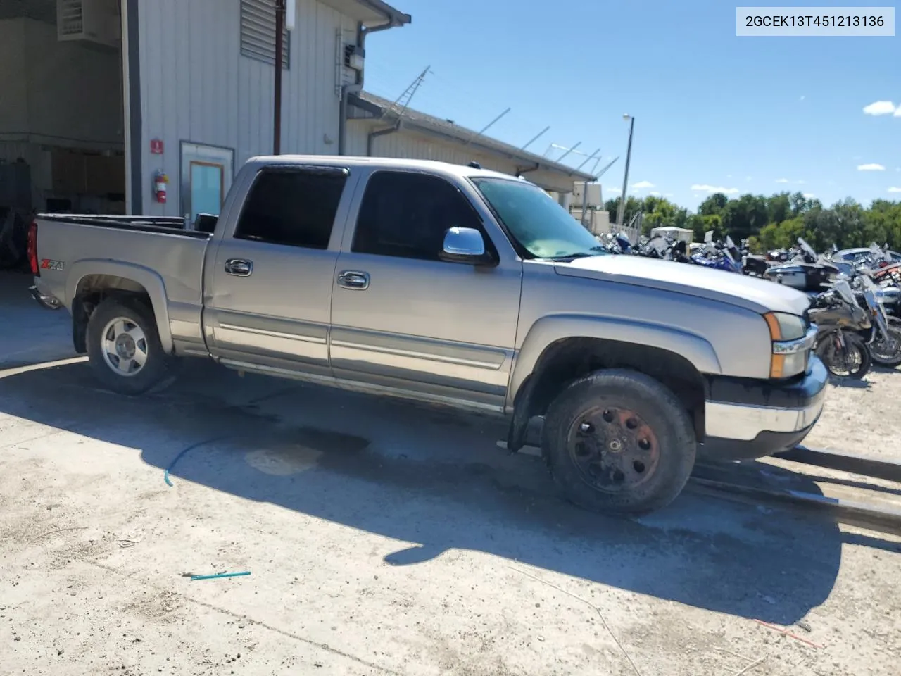 2005 Chevrolet Silverado K1500 VIN: 2GCEK13T451213136 Lot: 70577374