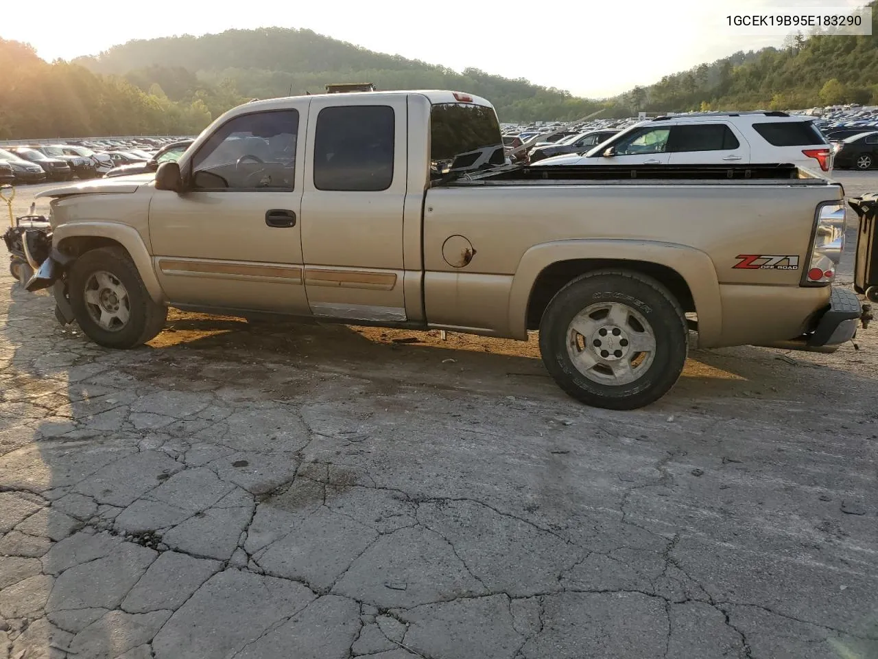 2005 Chevrolet Silverado K1500 VIN: 1GCEK19B95E183290 Lot: 72253354