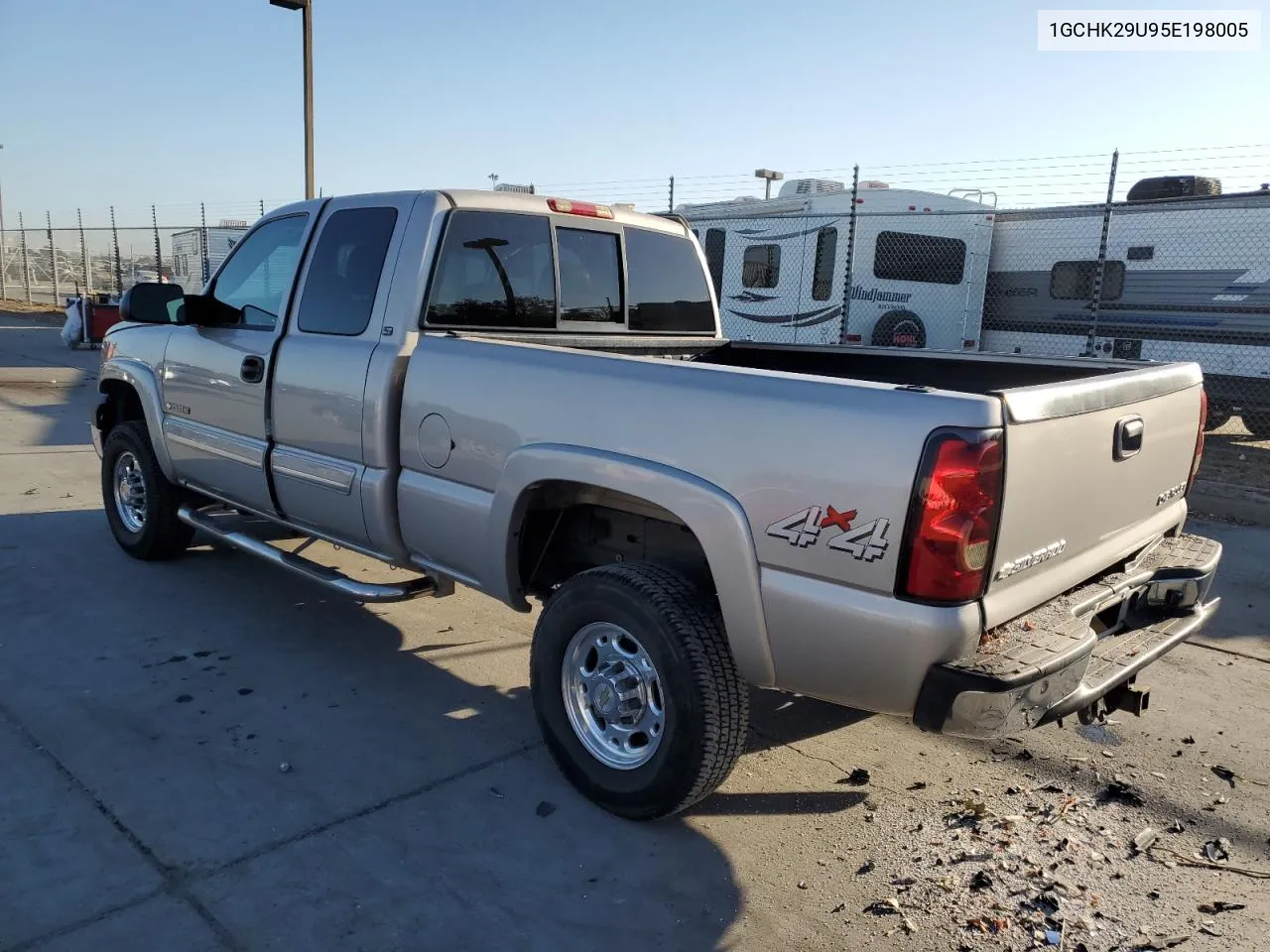 2005 Chevrolet Silverado K2500 Heavy Duty VIN: 1GCHK29U95E198005 Lot: 72747274