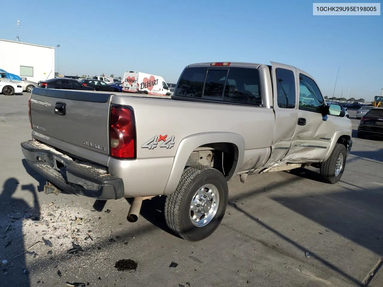 2005 Chevrolet Silverado K2500 Heavy Duty VIN: 1GCHK29U95E198005 Lot: 72747274