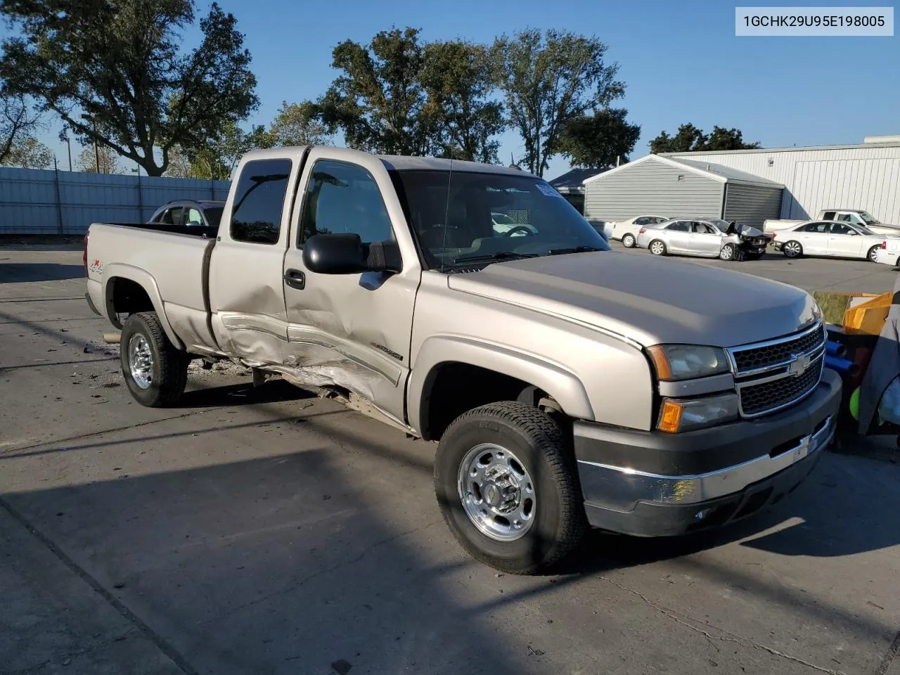 2005 Chevrolet Silverado K2500 Heavy Duty VIN: 1GCHK29U95E198005 Lot: 72747274