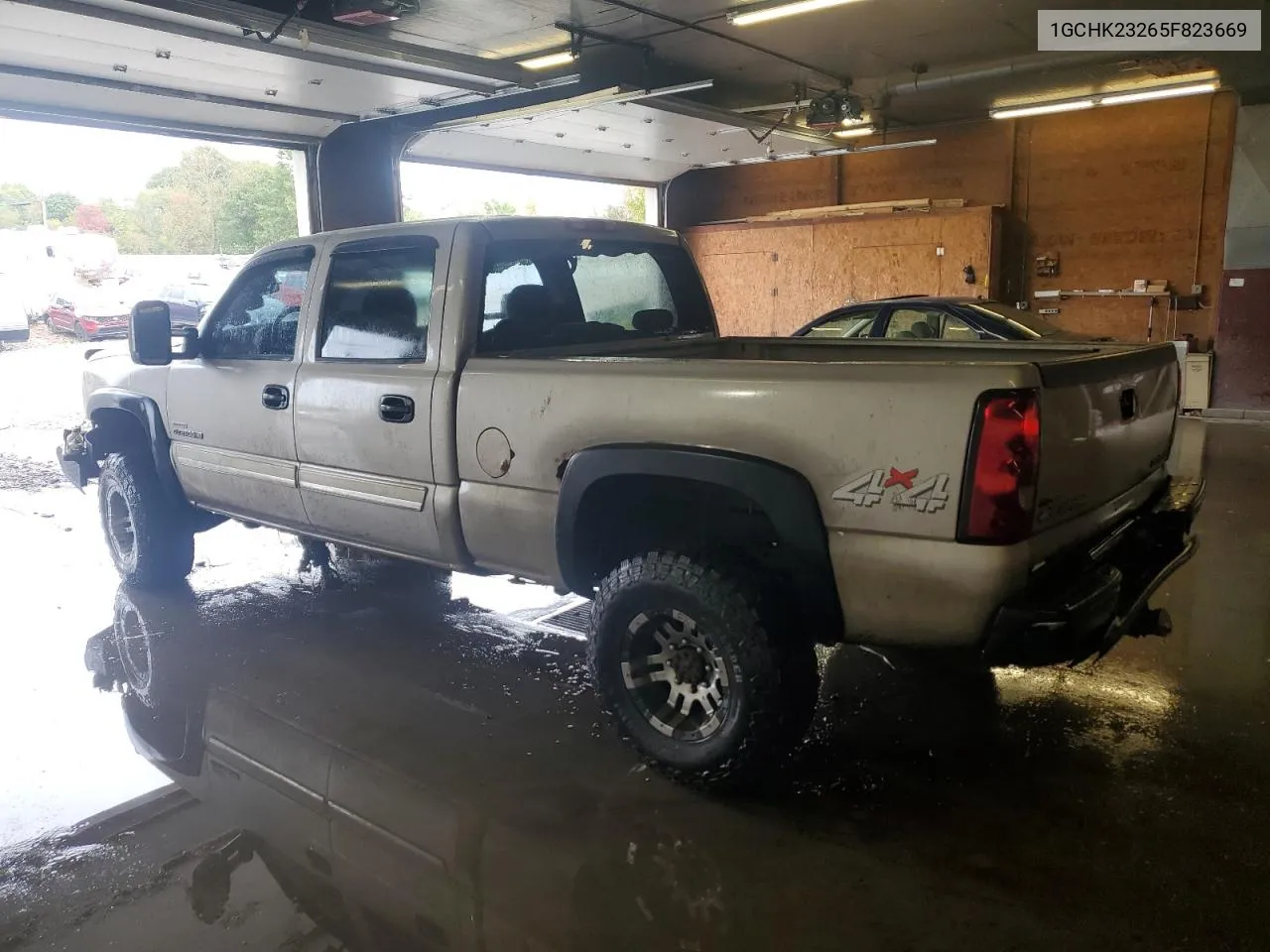 2005 Chevrolet Silverado K2500 Heavy Duty VIN: 1GCHK23265F823669 Lot: 73110144