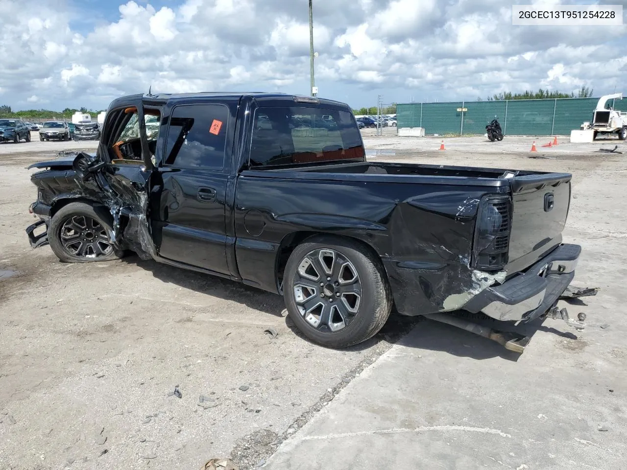 2005 Chevrolet Silverado C1500 VIN: 2GCEC13T951254228 Lot: 73436934