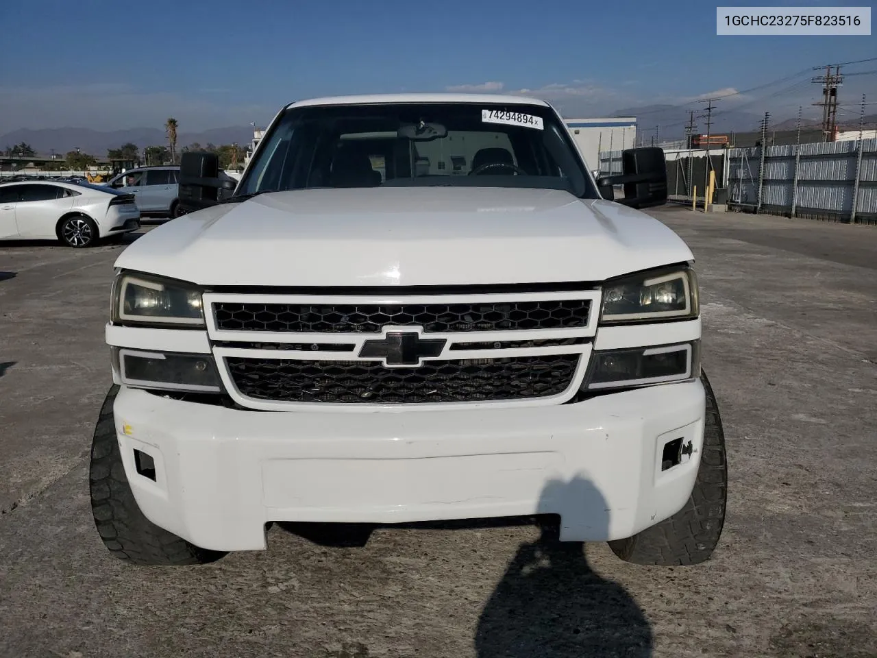 2005 Chevrolet Silverado C2500 Heavy Duty VIN: 1GCHC23275F823516 Lot: 74294894