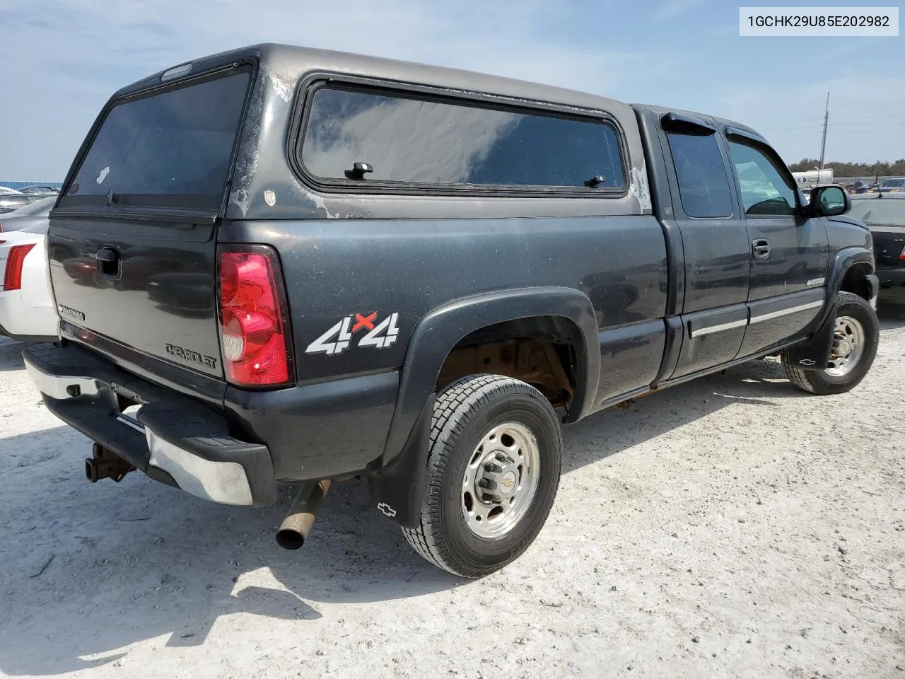 2005 Chevrolet Silverado K2500 Heavy Duty VIN: 1GCHK29U85E202982 Lot: 75084134