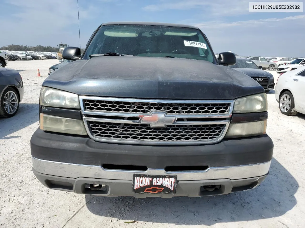 2005 Chevrolet Silverado K2500 Heavy Duty VIN: 1GCHK29U85E202982 Lot: 75084134