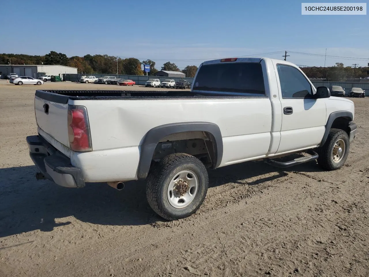 2005 Chevrolet Silverado C2500 Heavy Duty VIN: 1GCHC24U85E200198 Lot: 75884104