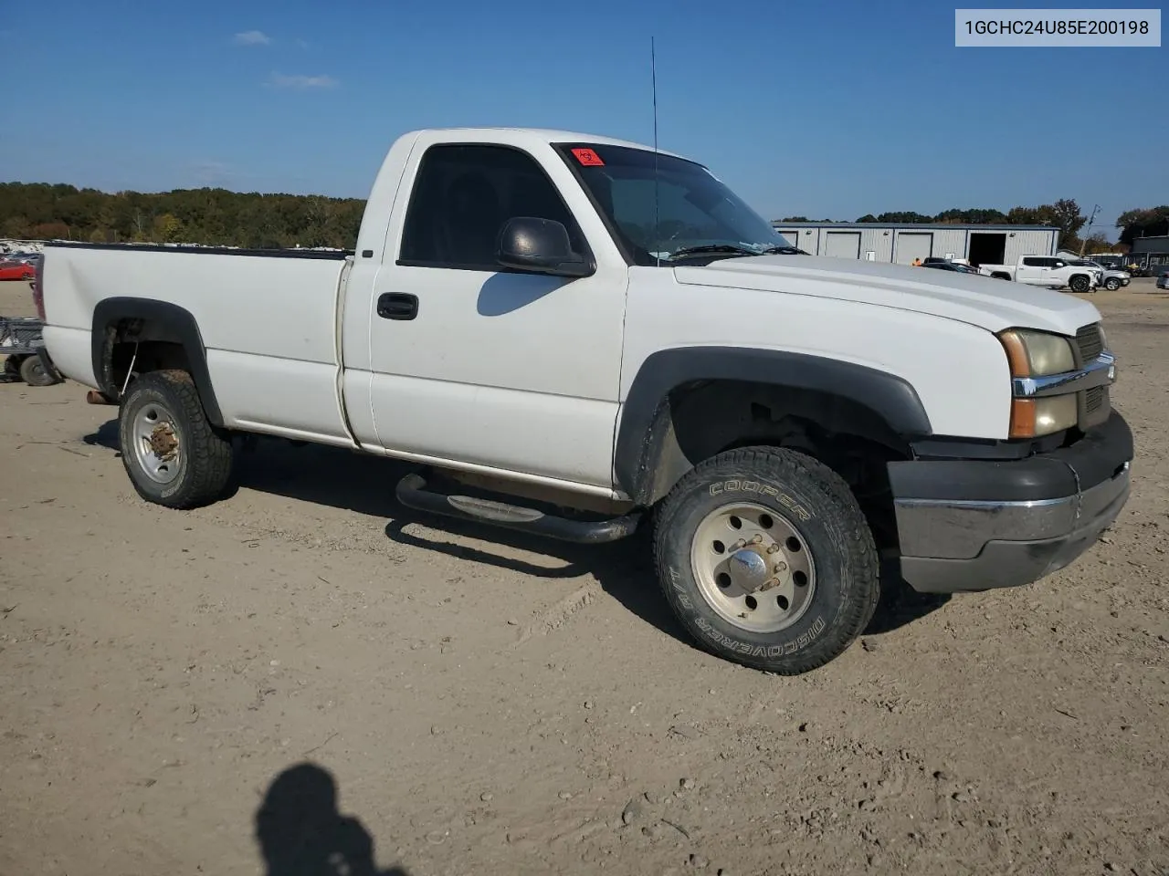 2005 Chevrolet Silverado C2500 Heavy Duty VIN: 1GCHC24U85E200198 Lot: 75884104