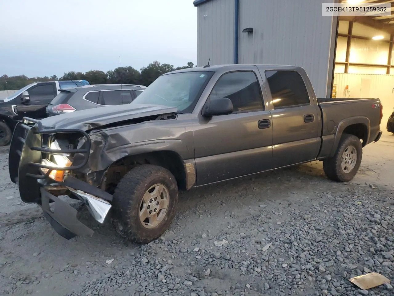 2005 Chevrolet Silverado K1500 VIN: 2GCEK13T951259352 Lot: 77305914