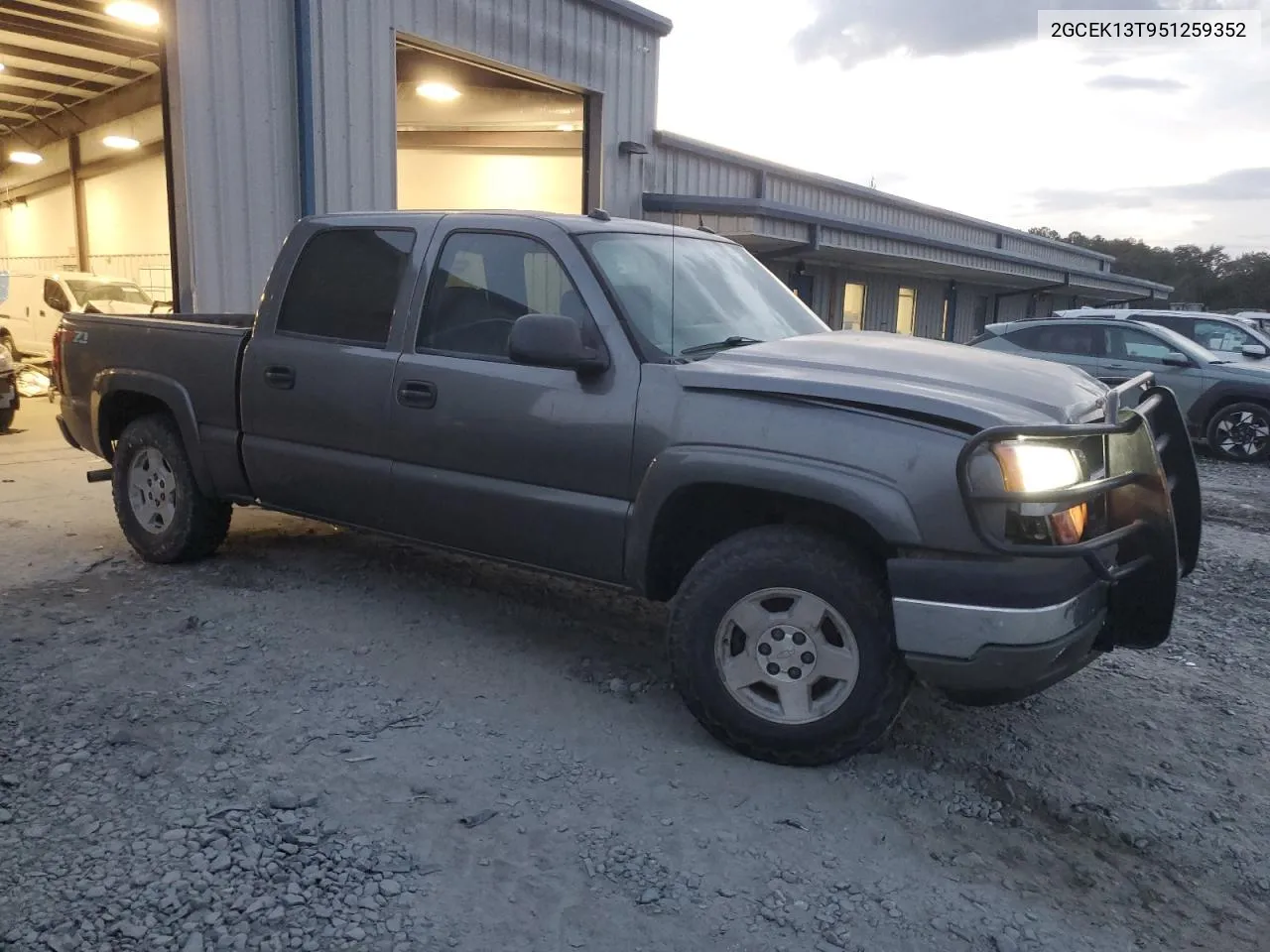 2005 Chevrolet Silverado K1500 VIN: 2GCEK13T951259352 Lot: 77305914