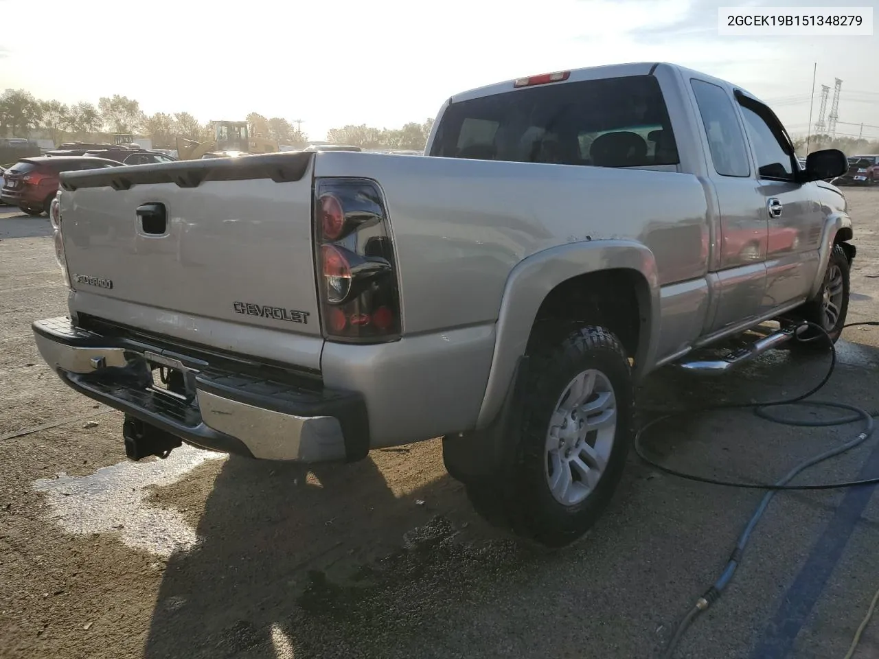 2005 Chevrolet Silverado K1500 VIN: 2GCEK19B151348279 Lot: 77950254