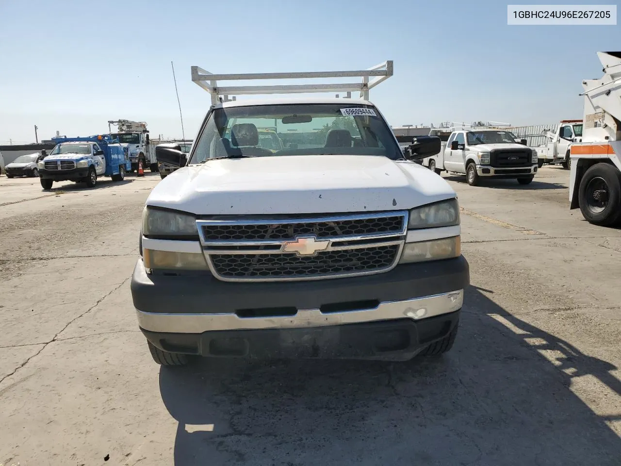 2006 Chevrolet Silverado C2500 Heavy Duty VIN: 1GBHC24U96E267205 Lot: 69609444