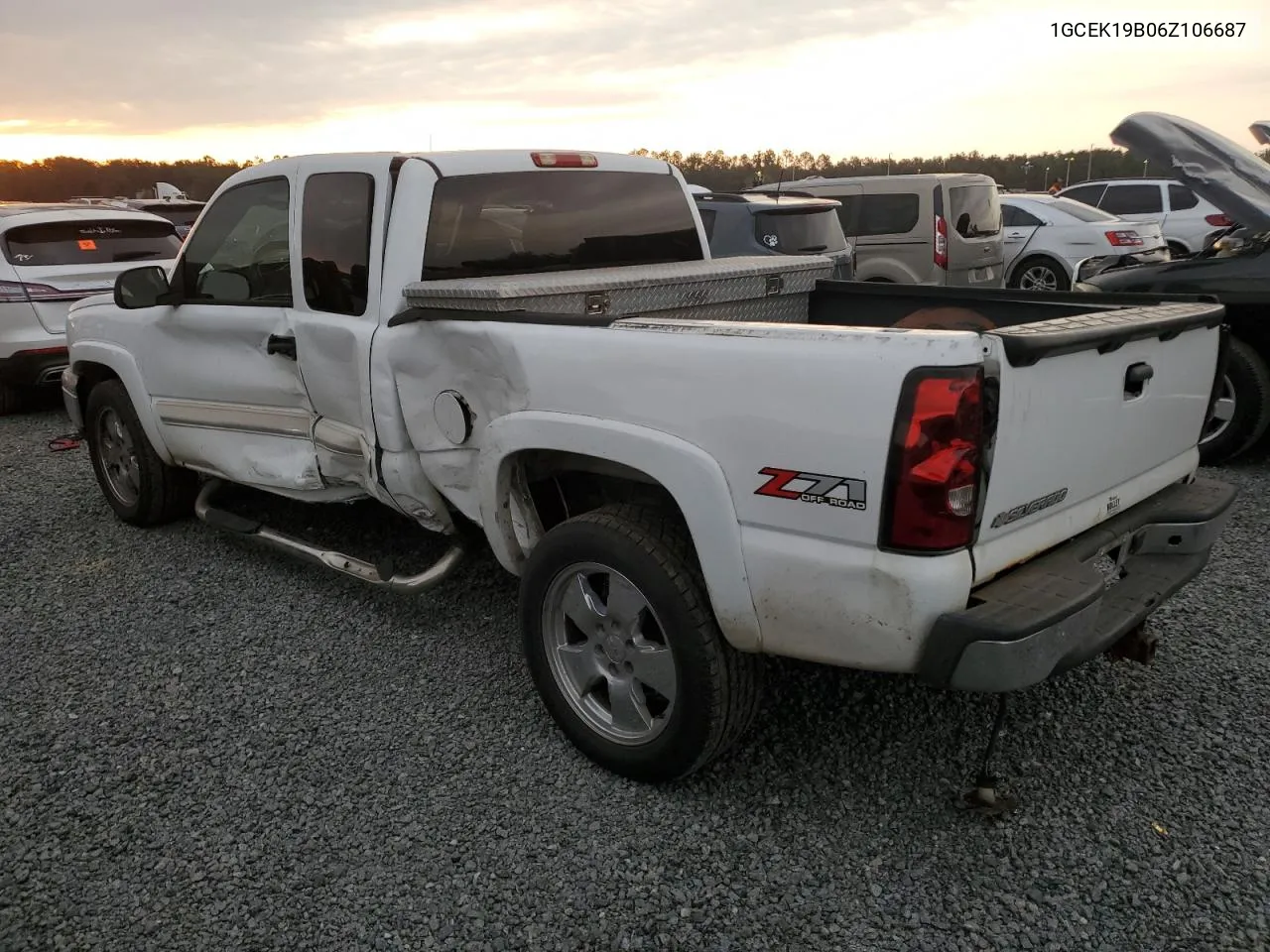 2006 Chevrolet Silverado K1500 VIN: 1GCEK19B06Z106687 Lot: 76474074