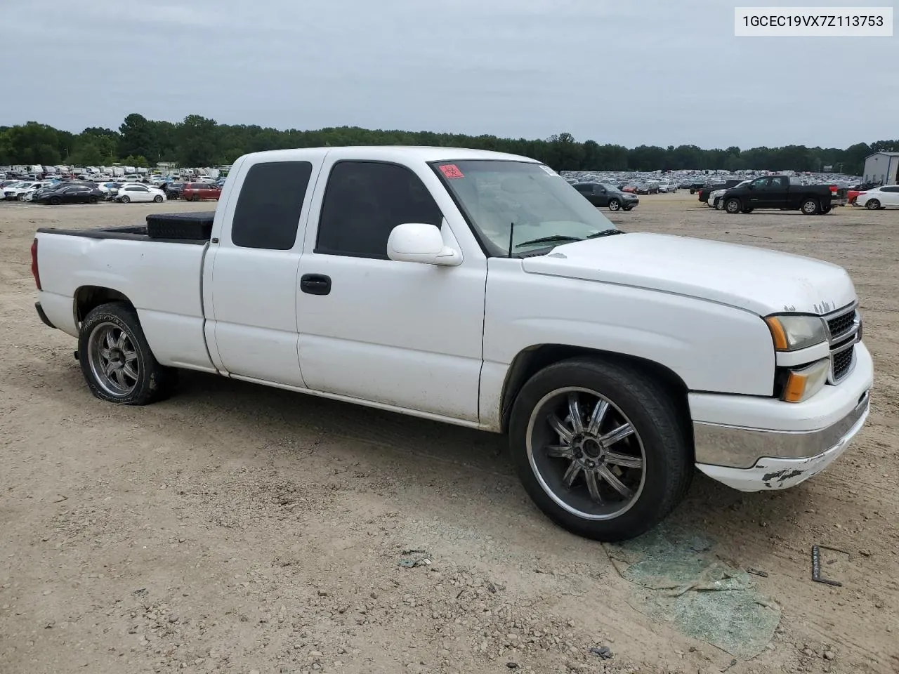 2007 Chevrolet Silverado C1500 Classic VIN: 1GCEC19VX7Z113753 Lot: 66804324