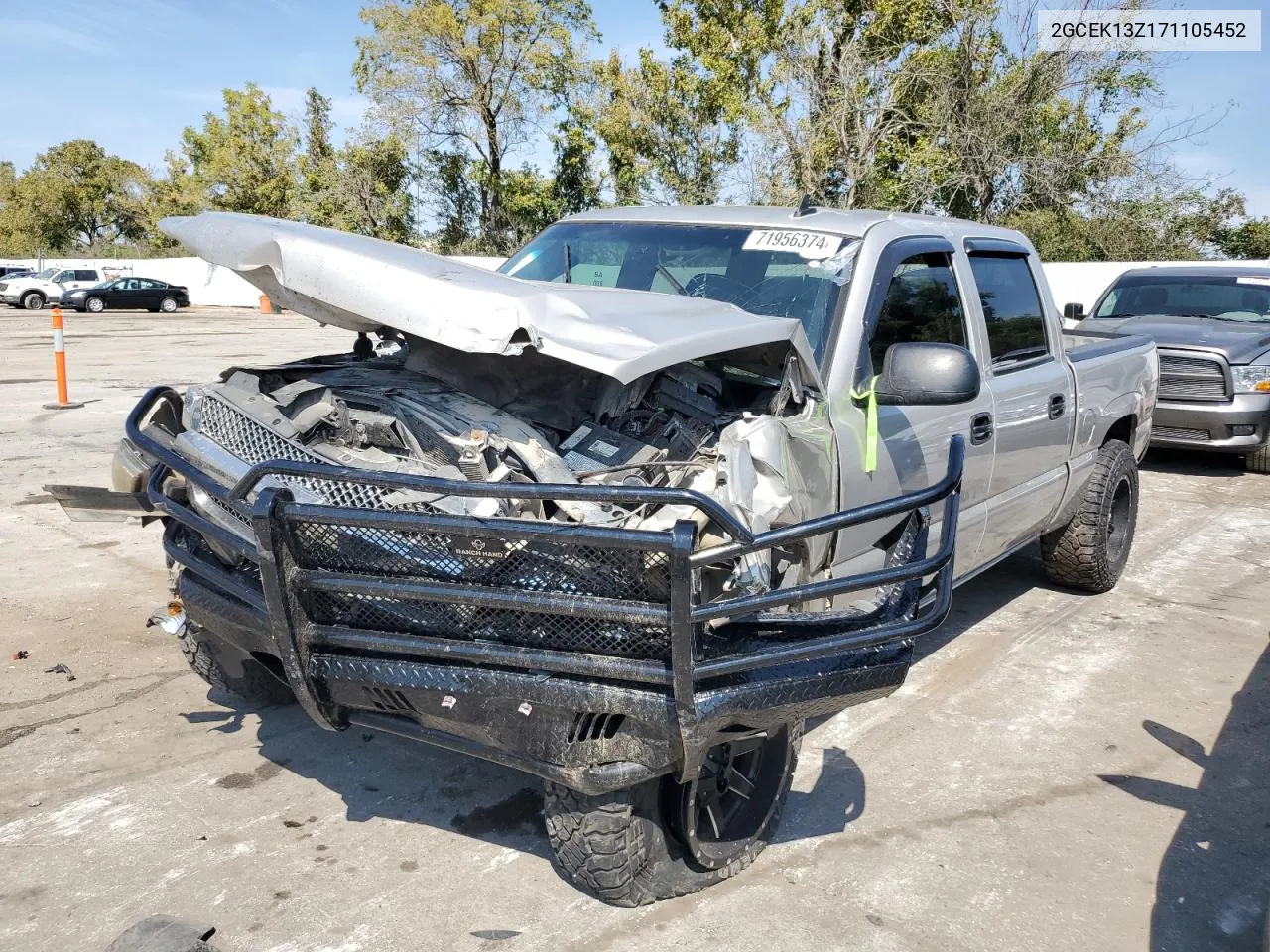 2007 Chevrolet Silverado K1500 Classic Crew Cab VIN: 2GCEK13Z171105452 Lot: 71956374