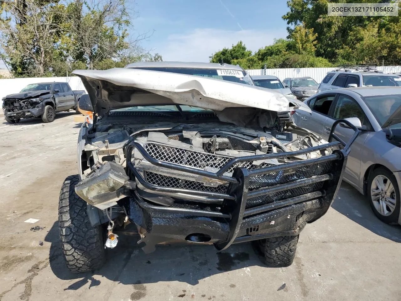 2007 Chevrolet Silverado K1500 Classic Crew Cab VIN: 2GCEK13Z171105452 Lot: 71956374