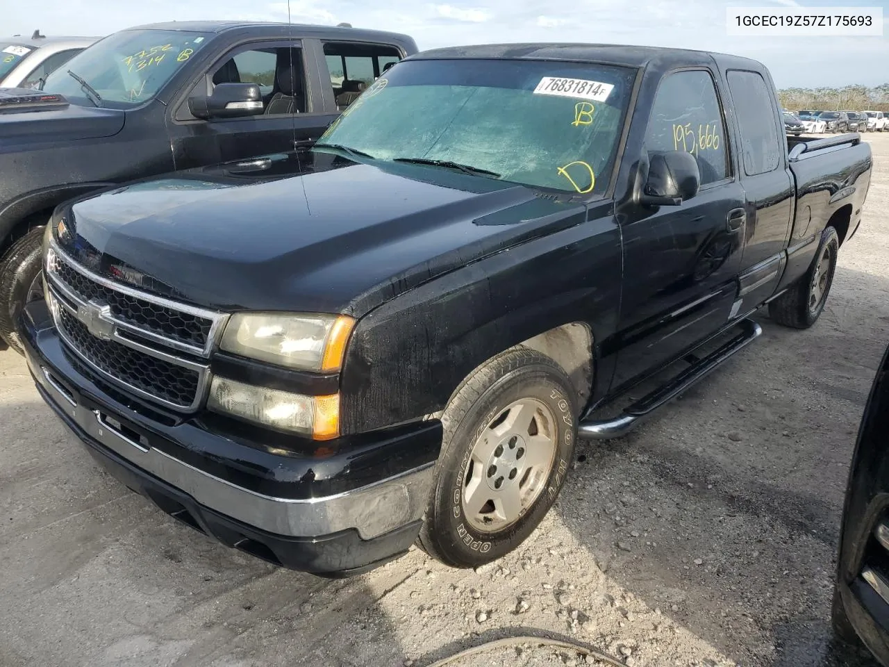 2007 Chevrolet Silverado C1500 Classic VIN: 1GCEC19Z57Z175693 Lot: 76831814