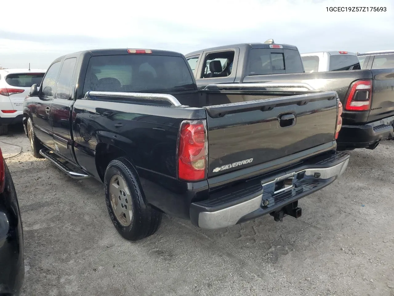 2007 Chevrolet Silverado C1500 Classic VIN: 1GCEC19Z57Z175693 Lot: 76831814